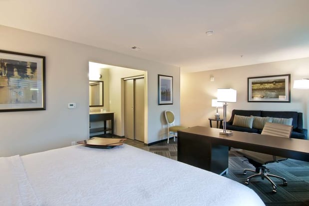 Images Hampton Inn & Suites Bellevue Downtown-Seattle