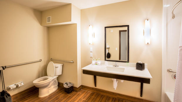 Images Holiday Inn Express Wichita South by IHG