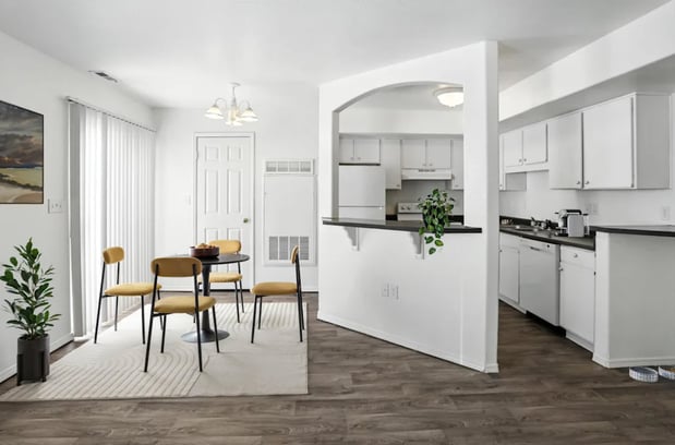 Images Oakstone Apartments