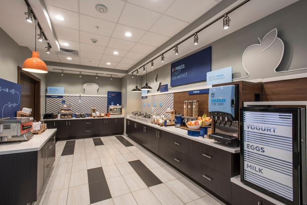 Images Holiday Inn Express & Suites Phoenix North - Happy Valley by IHG