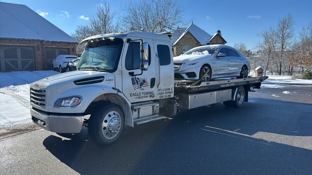 Images Eagle Towing & Recovery