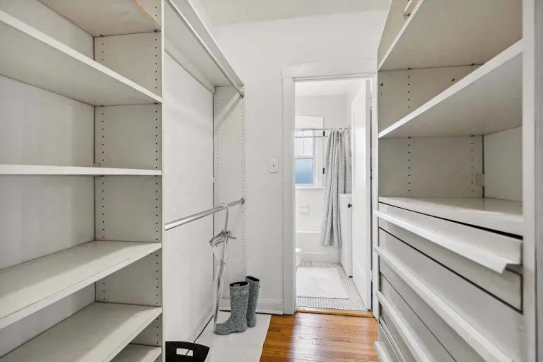 Images The Bryant at Oak Park I & II Apartments