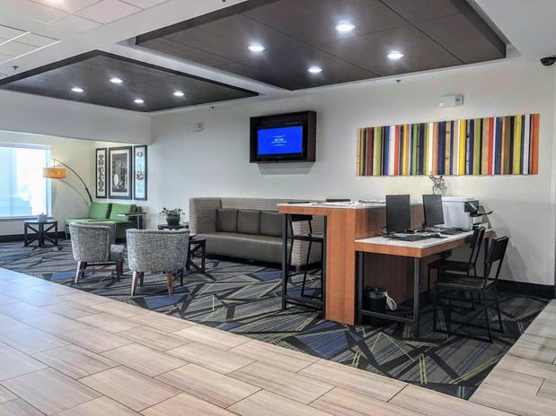 Images Holiday Inn Express & Suites Hearne, an IHG Hotel
