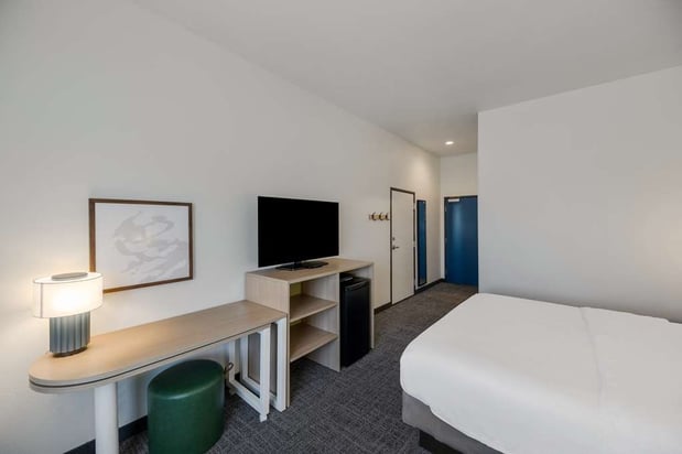 Images Spark by Hilton Midland South