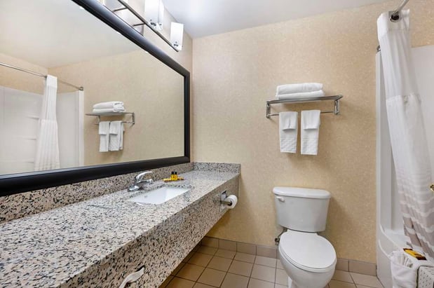 Images Best Western Plus Howe Inn