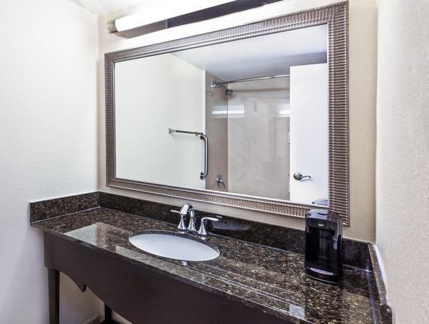 Images Holiday Inn Tyler - Conference Center by IHG