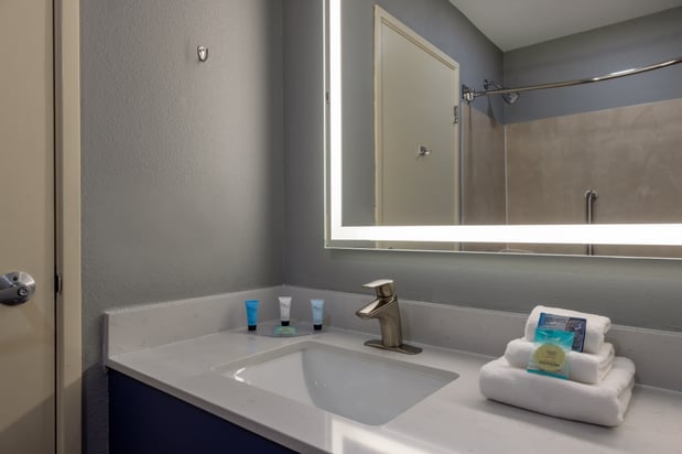 Images AmericInn by Wyndham Duluth