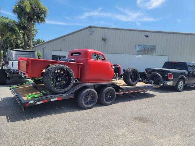 Flatbed Trailer Cape Coral FL
For robust and reliable flatbed trailers in Cape Coral, FL, turn to Midnight Trailers. Our flatbed trailers are perfect for transporting oversized loads, construction materials, and other heavy cargo. With a focus on safety and durability, our flatbed trailers make hauling large items a breeze. Choose Midnight Trailers for top-quality flatbed trailer rentals that you can depend on.