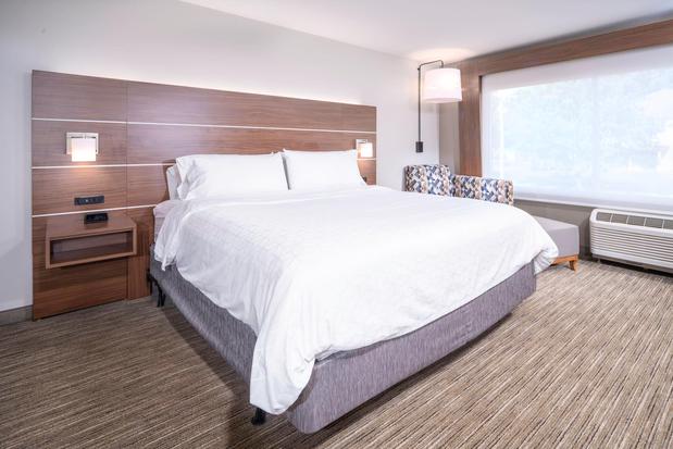 Images Holiday Inn Express & Suites Brevard – City Center by IHG