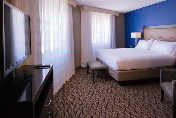 Images Holiday Inn Express & Suites Pasadena - Los Angeles by IHG
