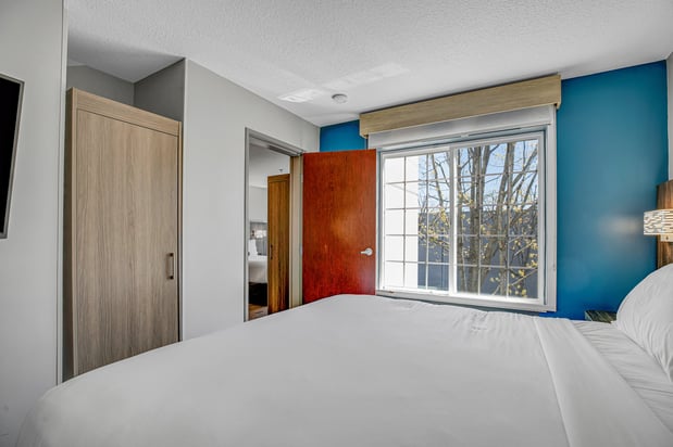 Images Holiday Inn Express & Suites Portland-Jantzen Beach by IHG