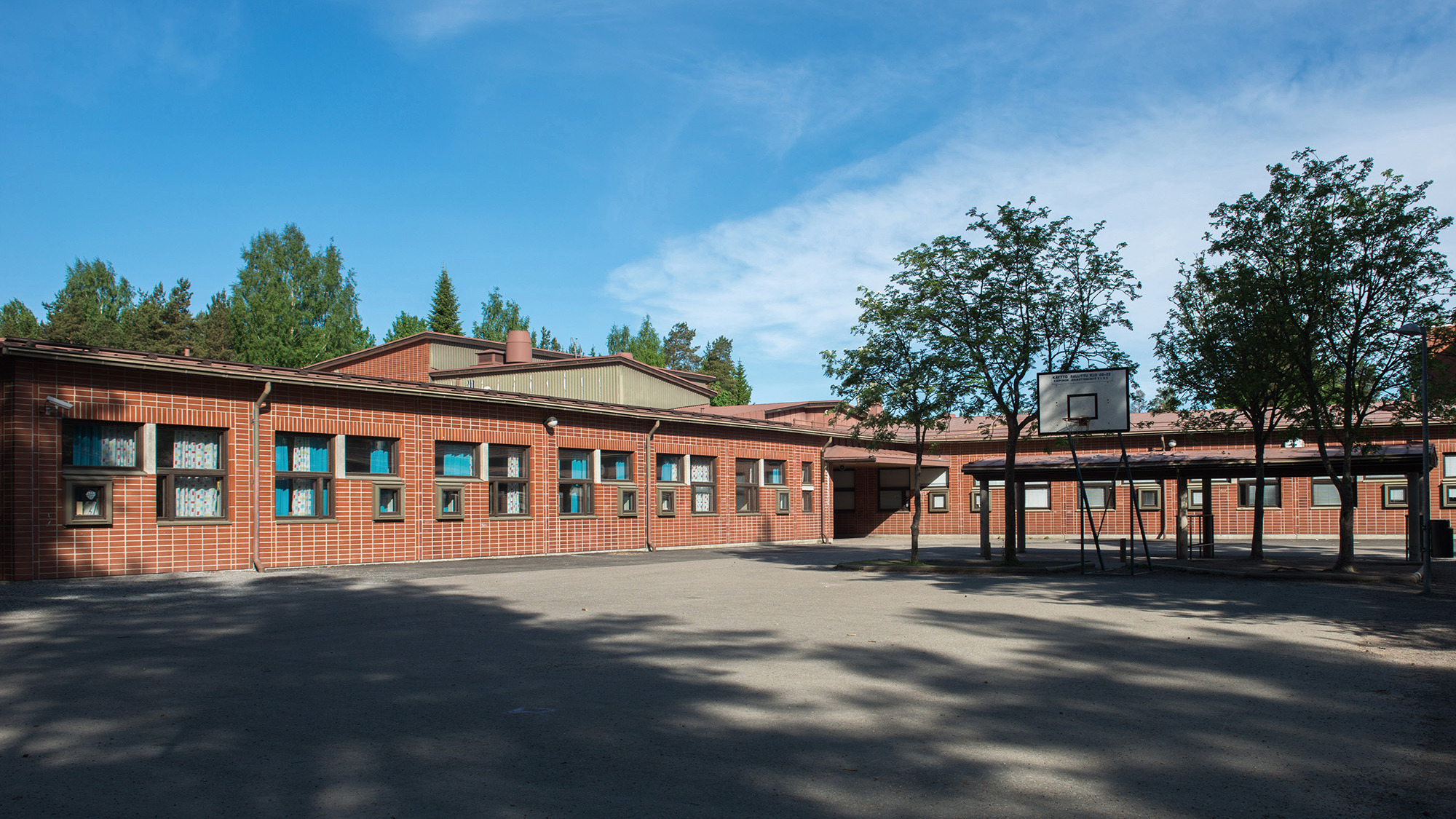 Images Ahvenisjärven koulu - Kanjonin koulutalo