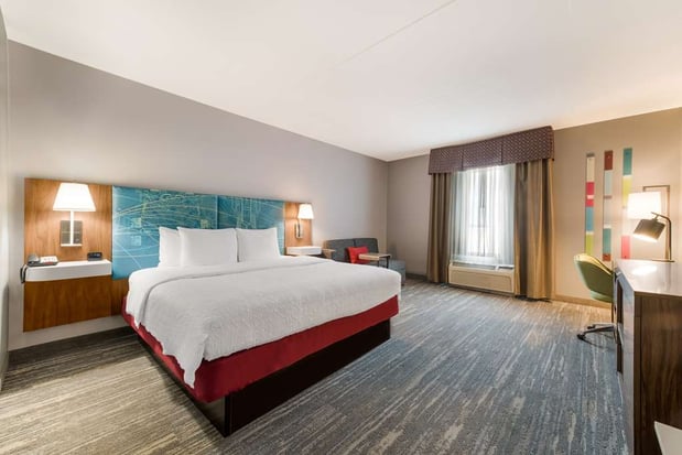 Images Hampton Inn & Suites Charlotte-Airport