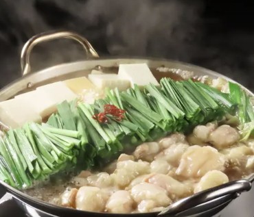 Images あごだしもつ鍋と旬の野菜 はがくれ