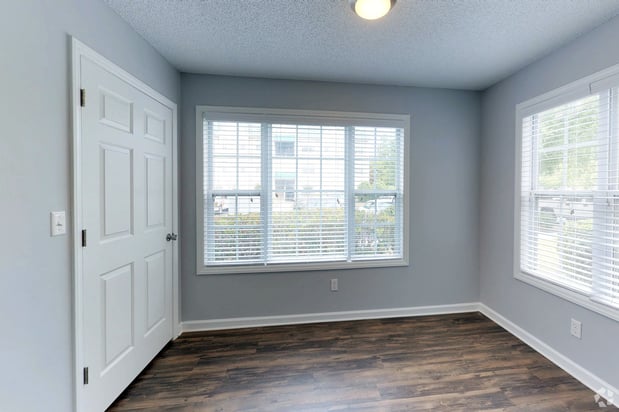 Images Summer Chase Apartments
