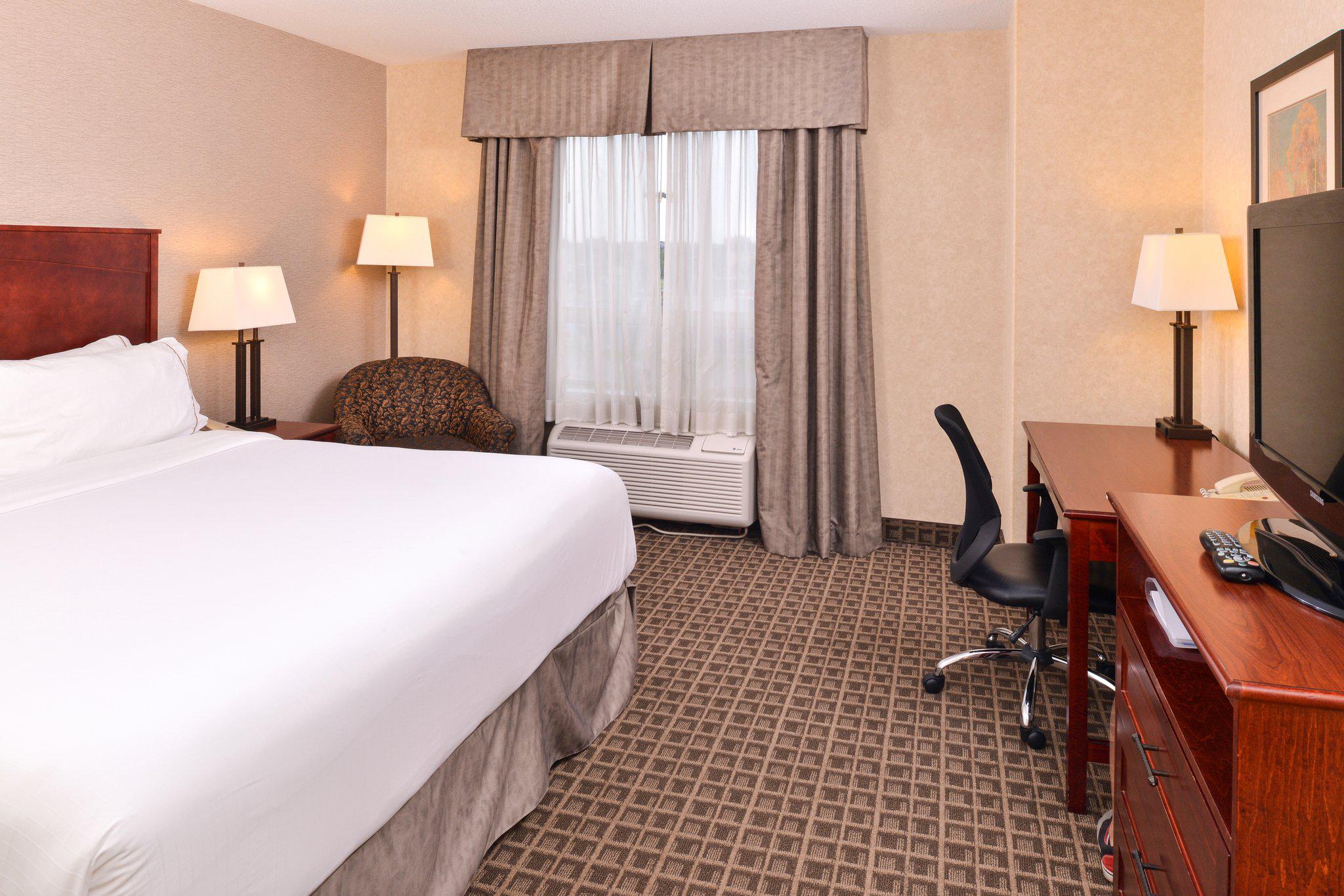 Images Holiday Inn Express & Suites Edmonton North, an IHG Hotel