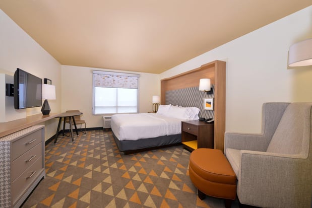 Images Holiday Inn Kansas City Airport by IHG