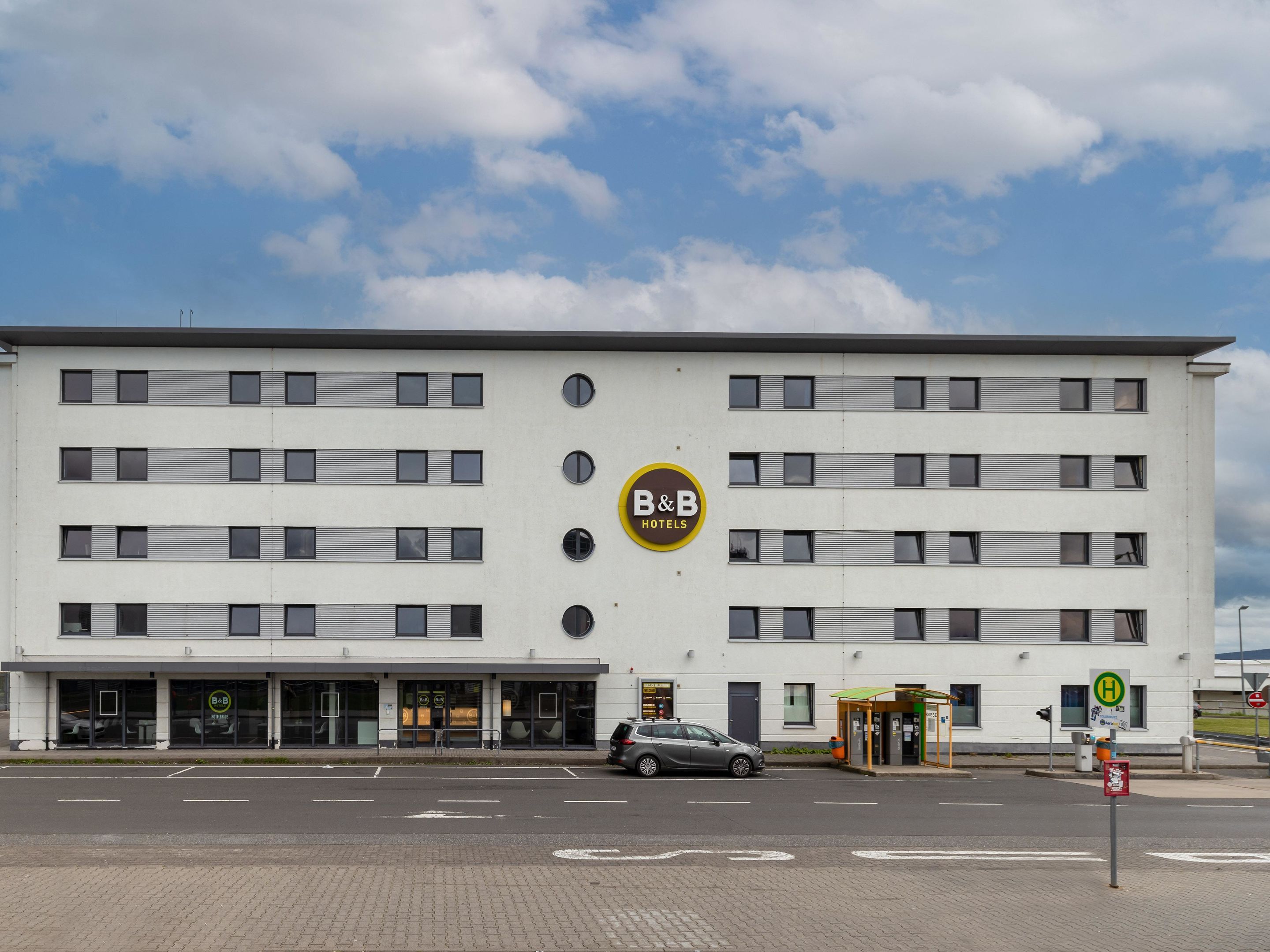 B&B HOTEL Frankfurt-Hahn Airport in Lautzenhausen - Logo