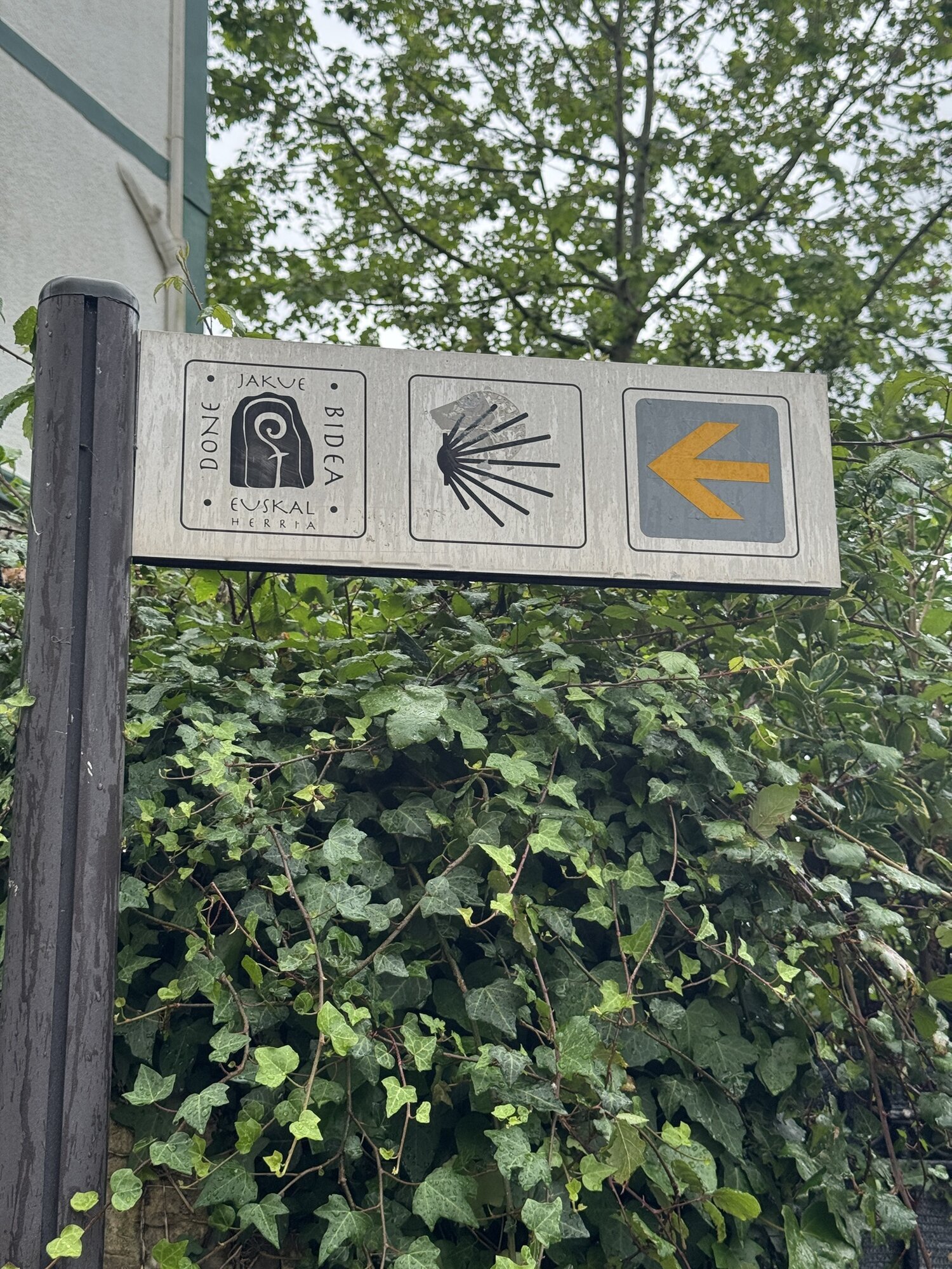 Wo die Erde aufhört  - VON IRUN BIS ANS ENDE DER WELT in Korschenbroich