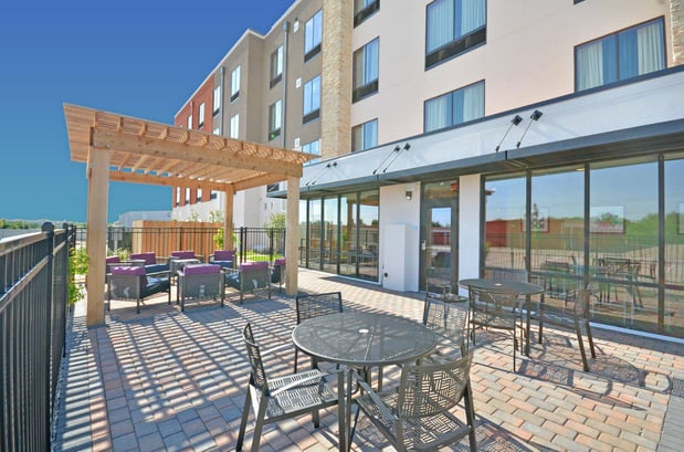 Images Holiday Inn Express & Suites Oklahoma City Mid - Arpt Area by IHG