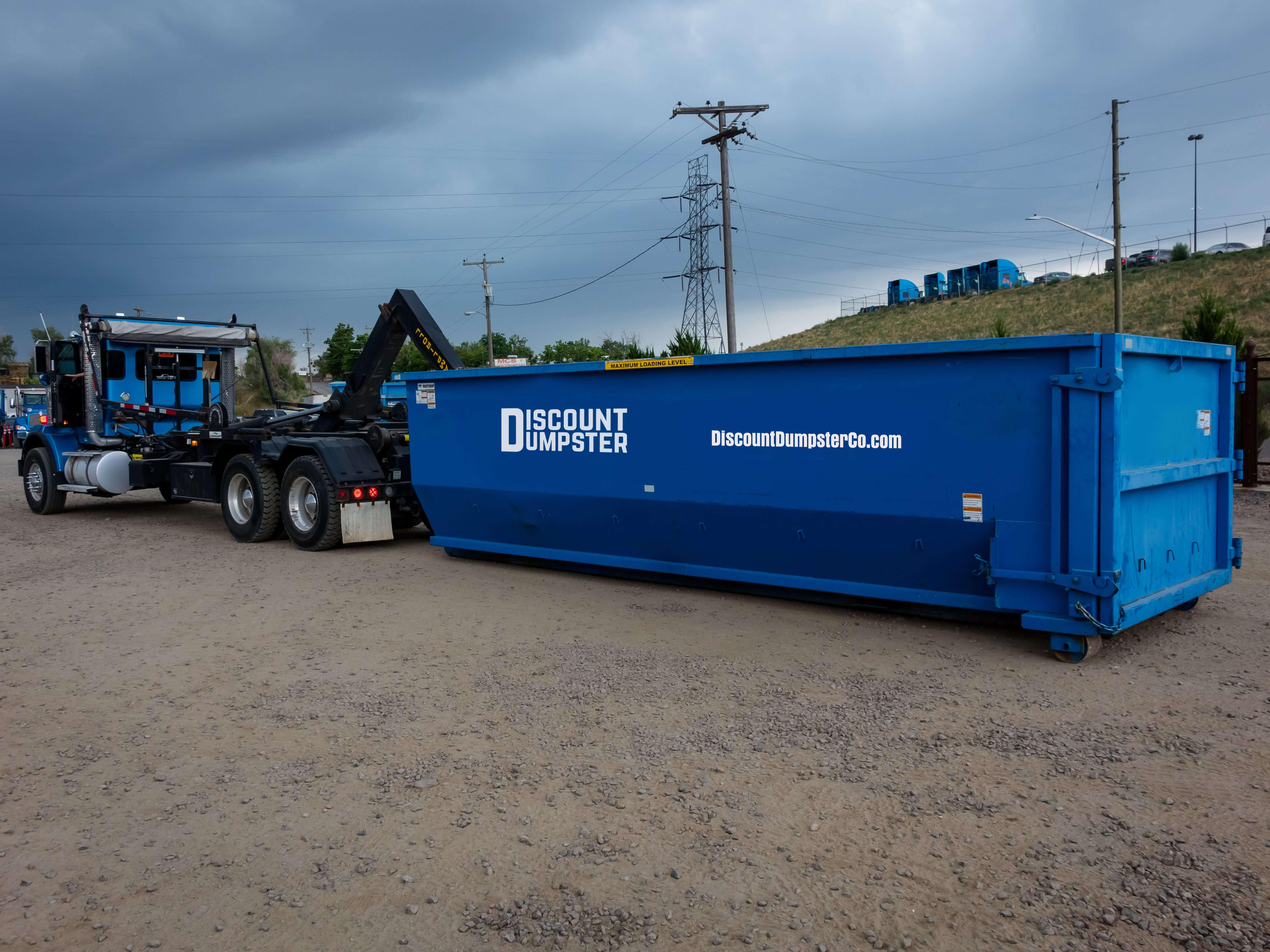 Discount dumpster has roll off dumpsters and waste removal services in Denver co