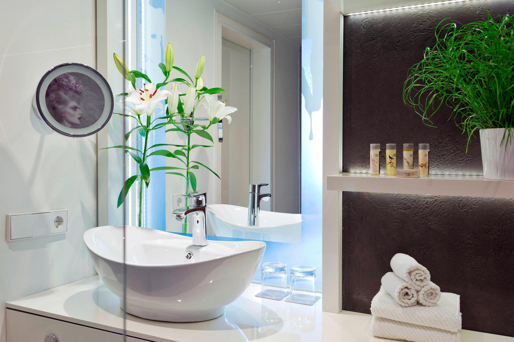 Renaissance Wien Hotel, Linke Wienzeile/Ullmannstrasse 71 in Vienna