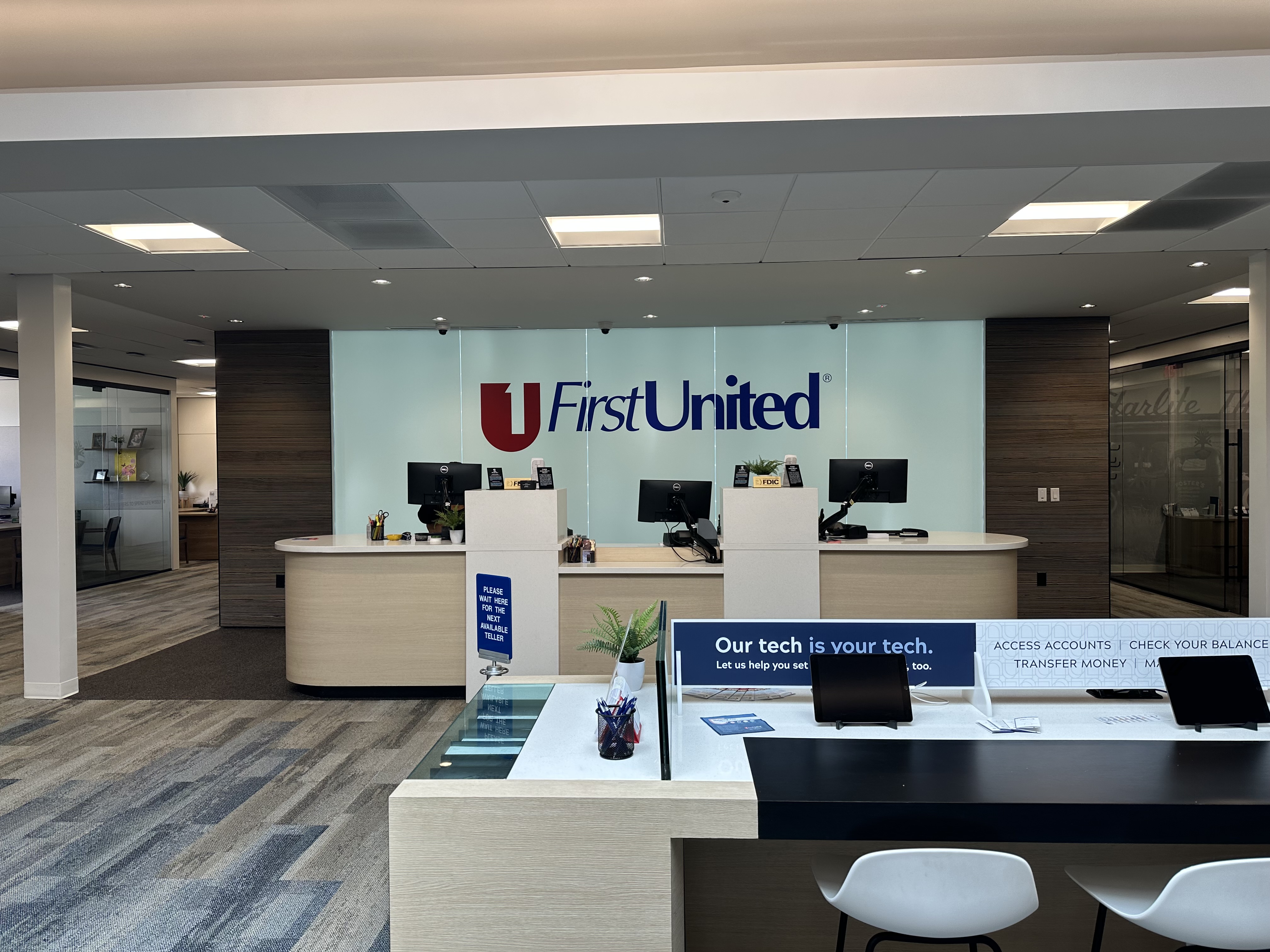 First United Bank - Schertz - interior online banking area