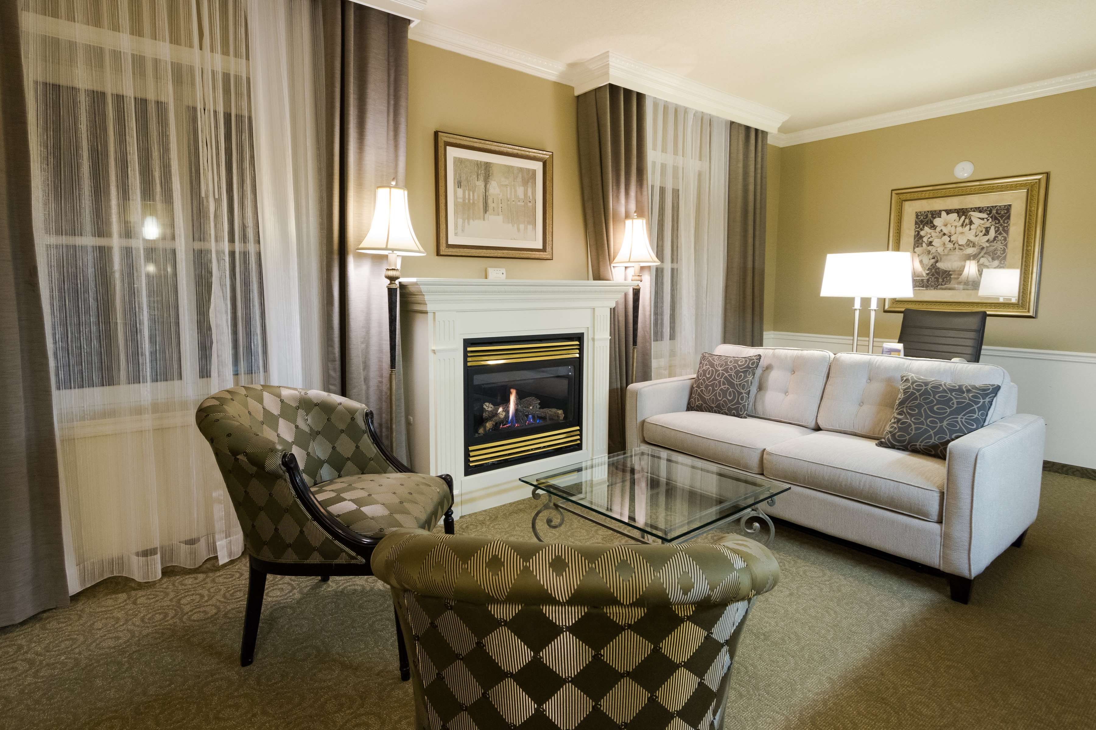 Two Queen Suite Living Room Area Best Western Plus The Arden Park Hotel Stratford (519)275-2936