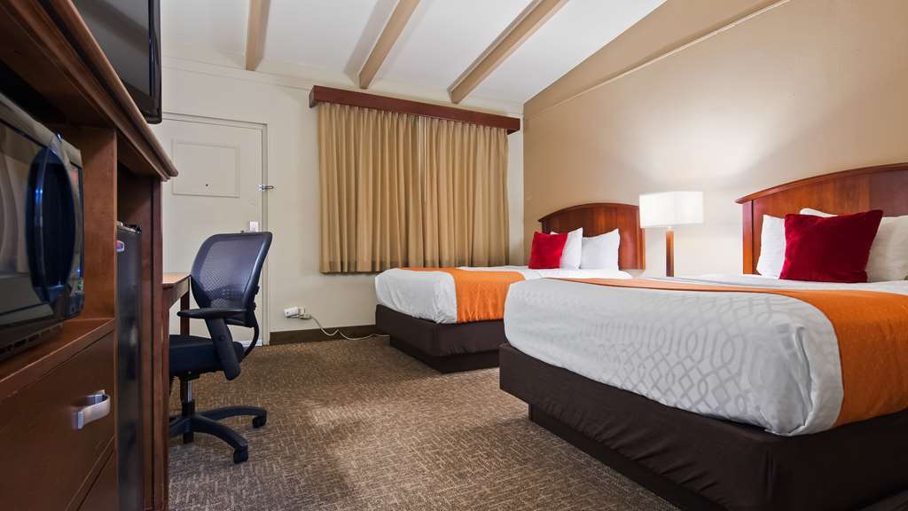 2 bedded room Best Western University Inn Fort Collins (970)484-2984