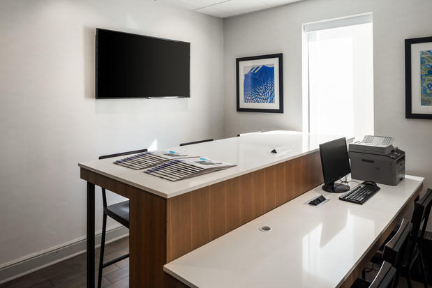 Images Holiday Inn Express Atlanta Airport-College Park by IHG