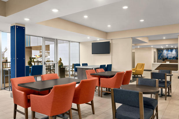 Images Holiday Inn Express & Suites Evansville Downtown by IHG