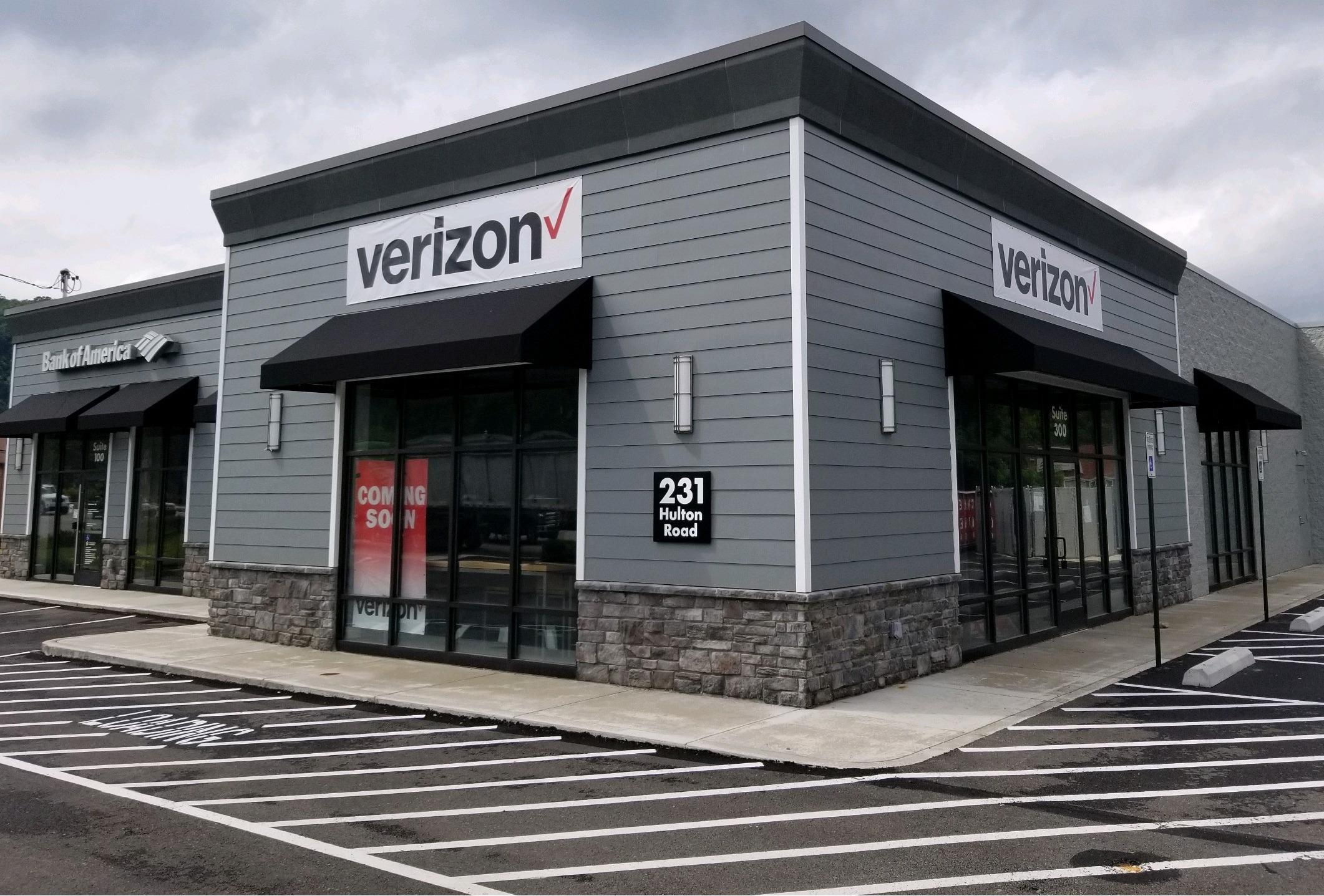 Verizon Store Exterior - Oakmont