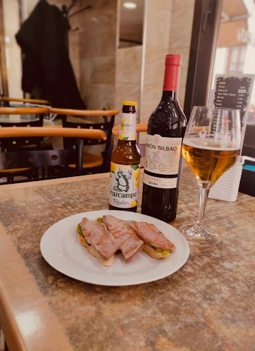 Images Cafetería / Cervecería El Paso