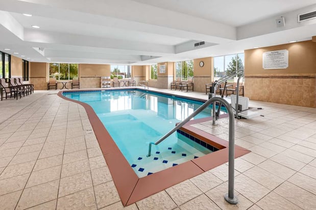 Images Hampton Inn & Suites Fairbanks