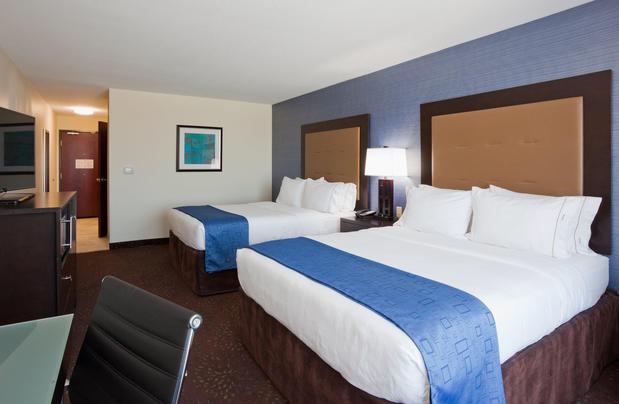 Images Holiday Inn Express & Suites Fort Dodge by IHG