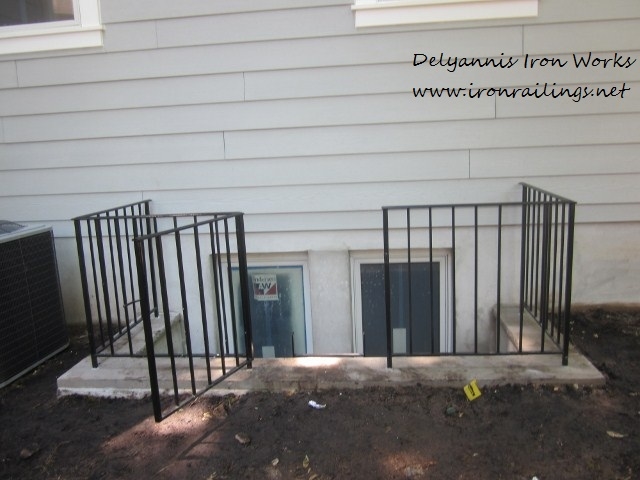 Window well railing with gate (iron)