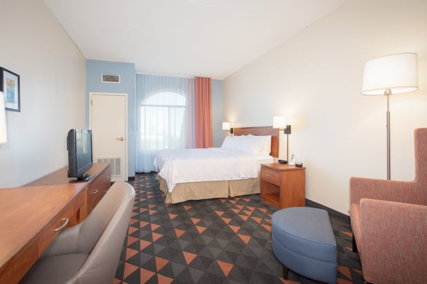 Images Holiday Inn & Suites Goodyear - West Phoenix Area by IHG