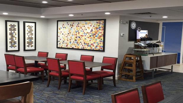 Images Holiday Inn Express Louisville Northeast by IHG