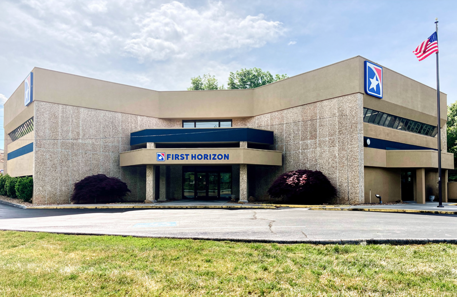 First Horizon Bank – 1155 Volunteer Parkway, Bristol, TN