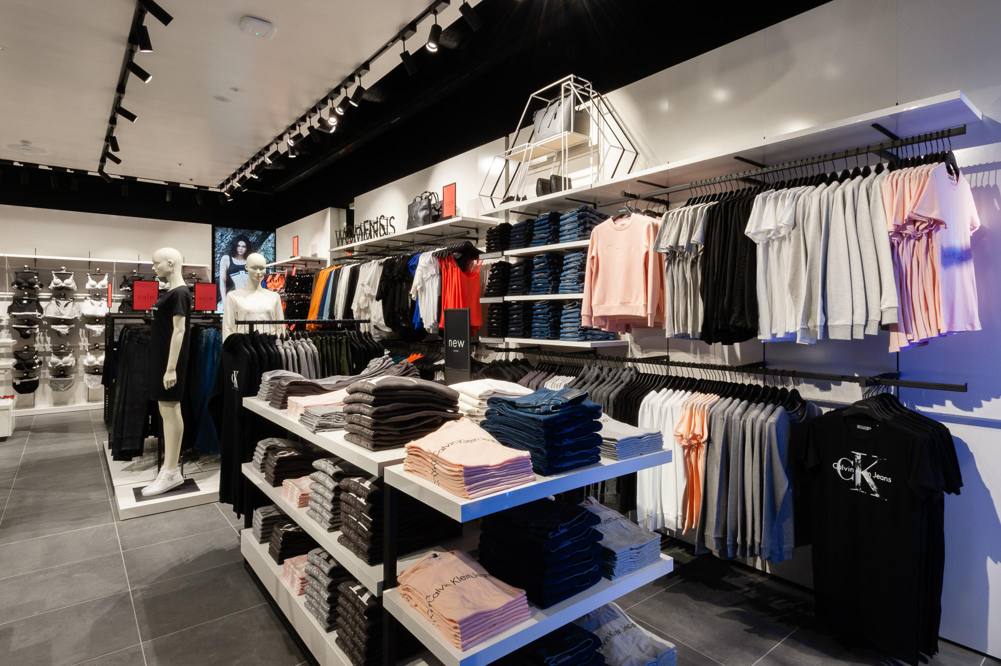 Calvin Klein Outlet - Clothing Accessories (Retail) in Livingston (address,  schedule, reviews, TEL: 01506417) - Infobel