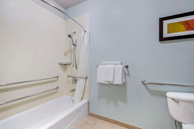 Images Best Western Plus Peppertree Inn at Omak