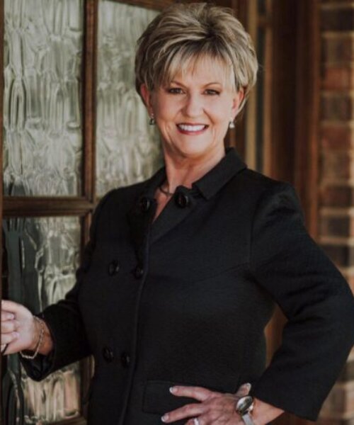Images Paula Mayes - Real Estate Agent