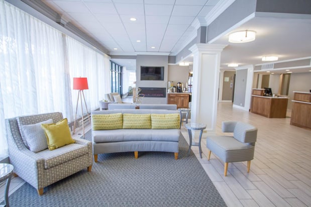 Images Holiday Inn Blmgtn Arpt South - Mall Area by IHG