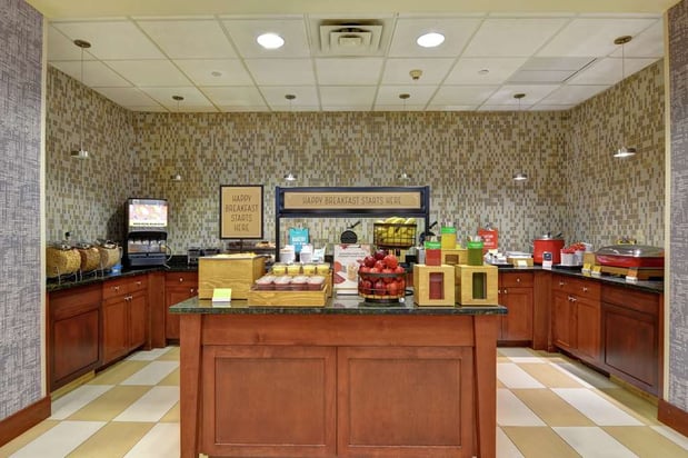 Images Hampton Inn & Suites Newark-Harrison-Riverwalk