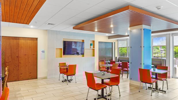 Images Holiday Inn Express & Suites Mobile - University Area by IHG