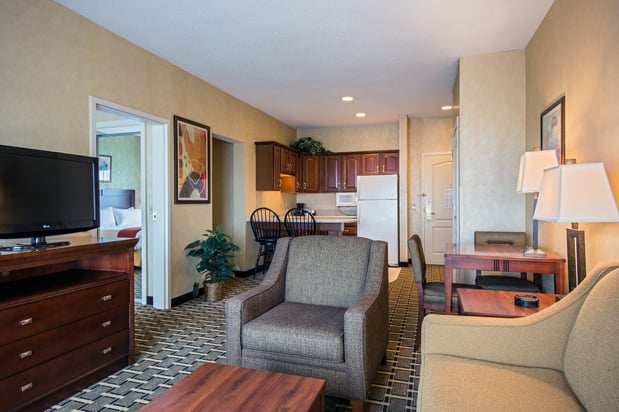 Images Holiday Inn Express & Suites Youngstown N (Warren/Niles) by IHG