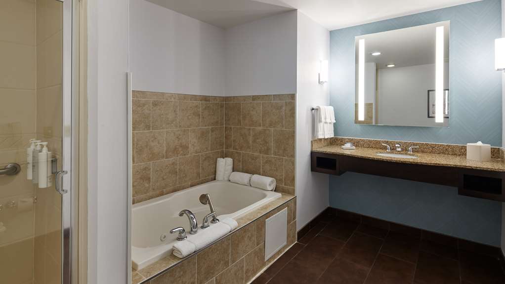 Guest room bath