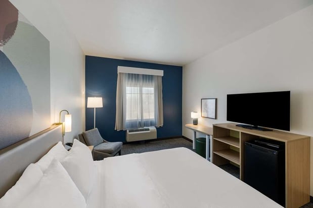 Images Spark by Hilton Midland South