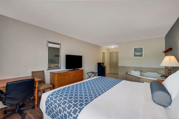 Images SureStay Plus by Best Western Berkeley Springs