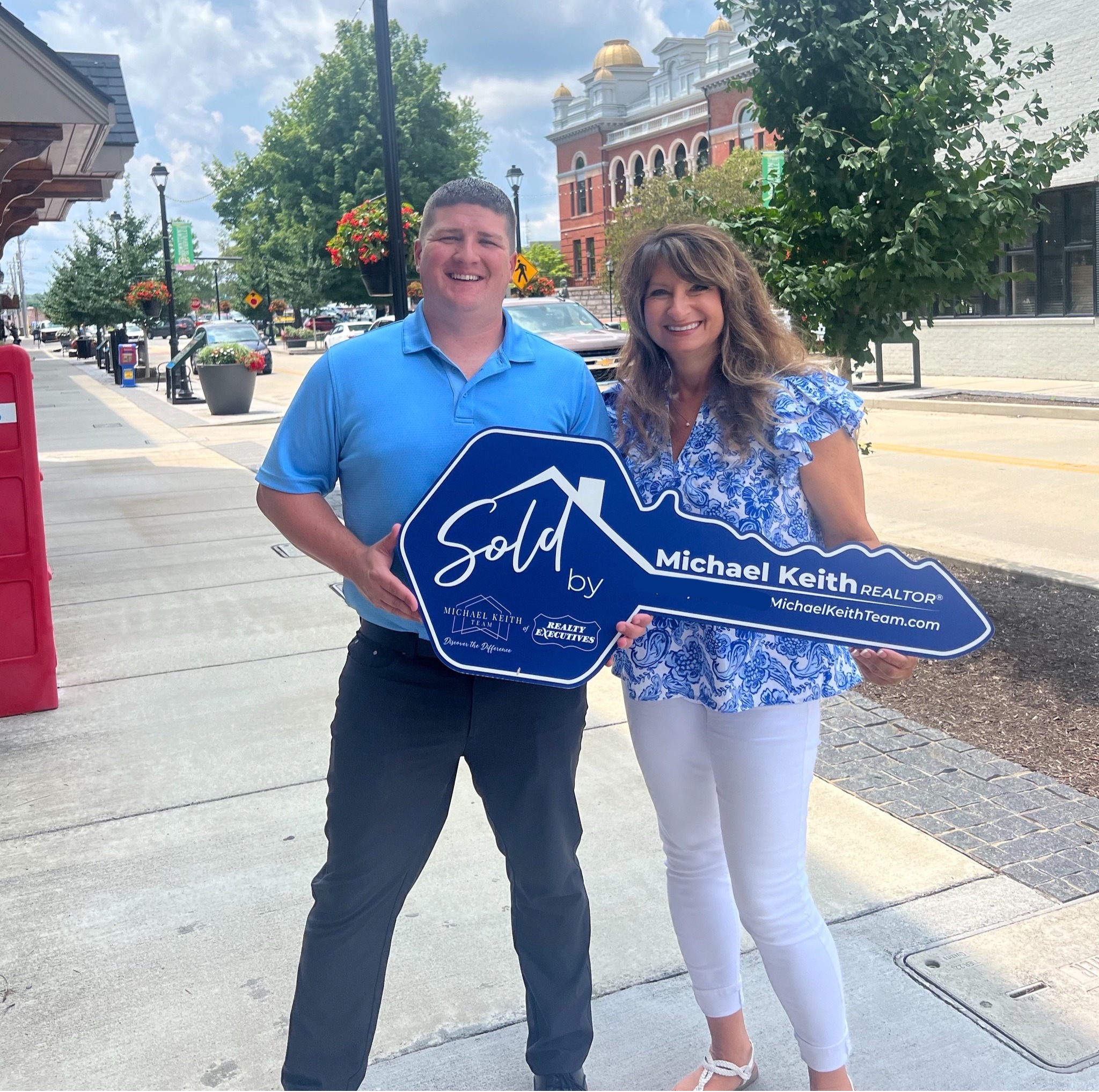 A proud moment celebrating another successful closing with clients who trusted me to guide them through every step of their real estate journey. Whether navigating homes or terrain, my goal is to provide clarity, confidence, and a smooth experience from start to finish. Grateful for the opportunity to help another family move forward and build their legacy here in East Tennessee.